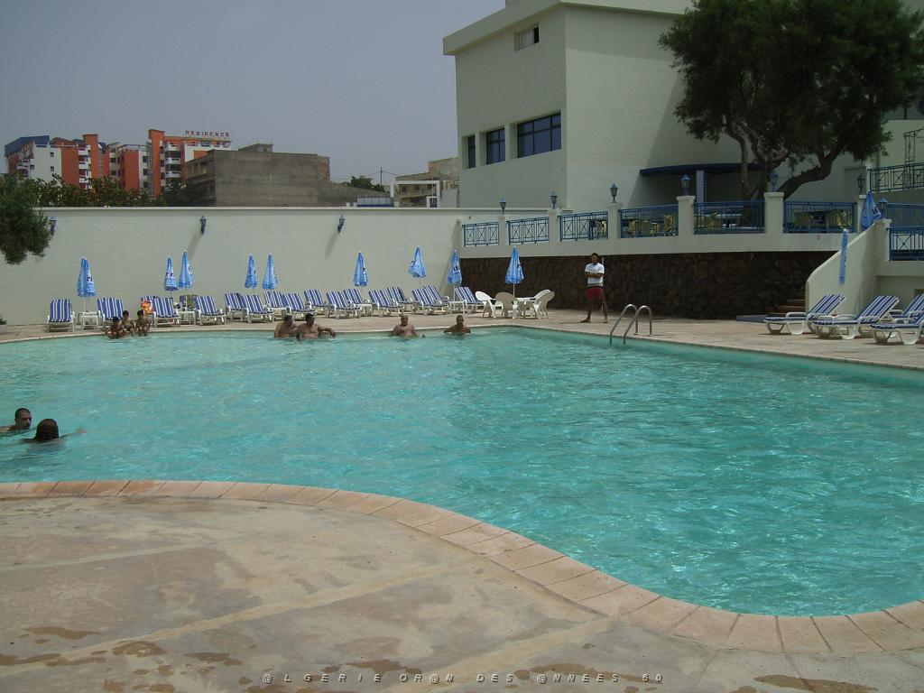 056-ORAN-Juin06-l'Eden palace.jpg - Unicode